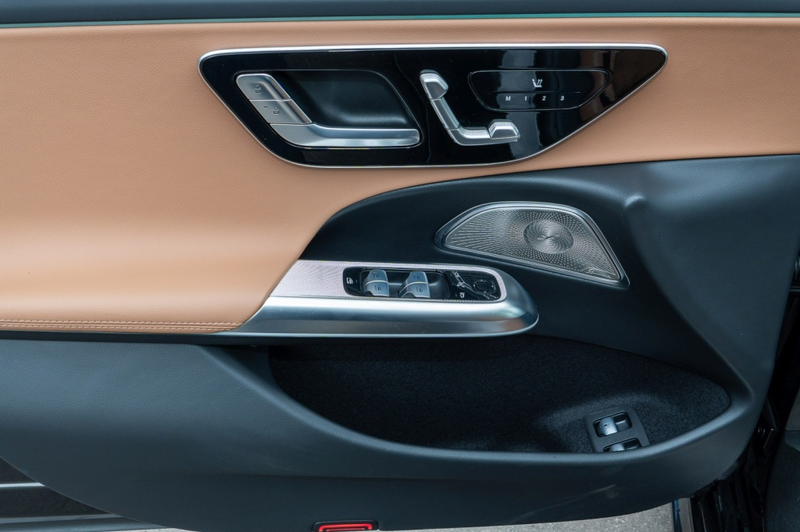 Mercedes-Benz E 400 e 4M *AMG Night Pano Superscreen Digital — photo 9