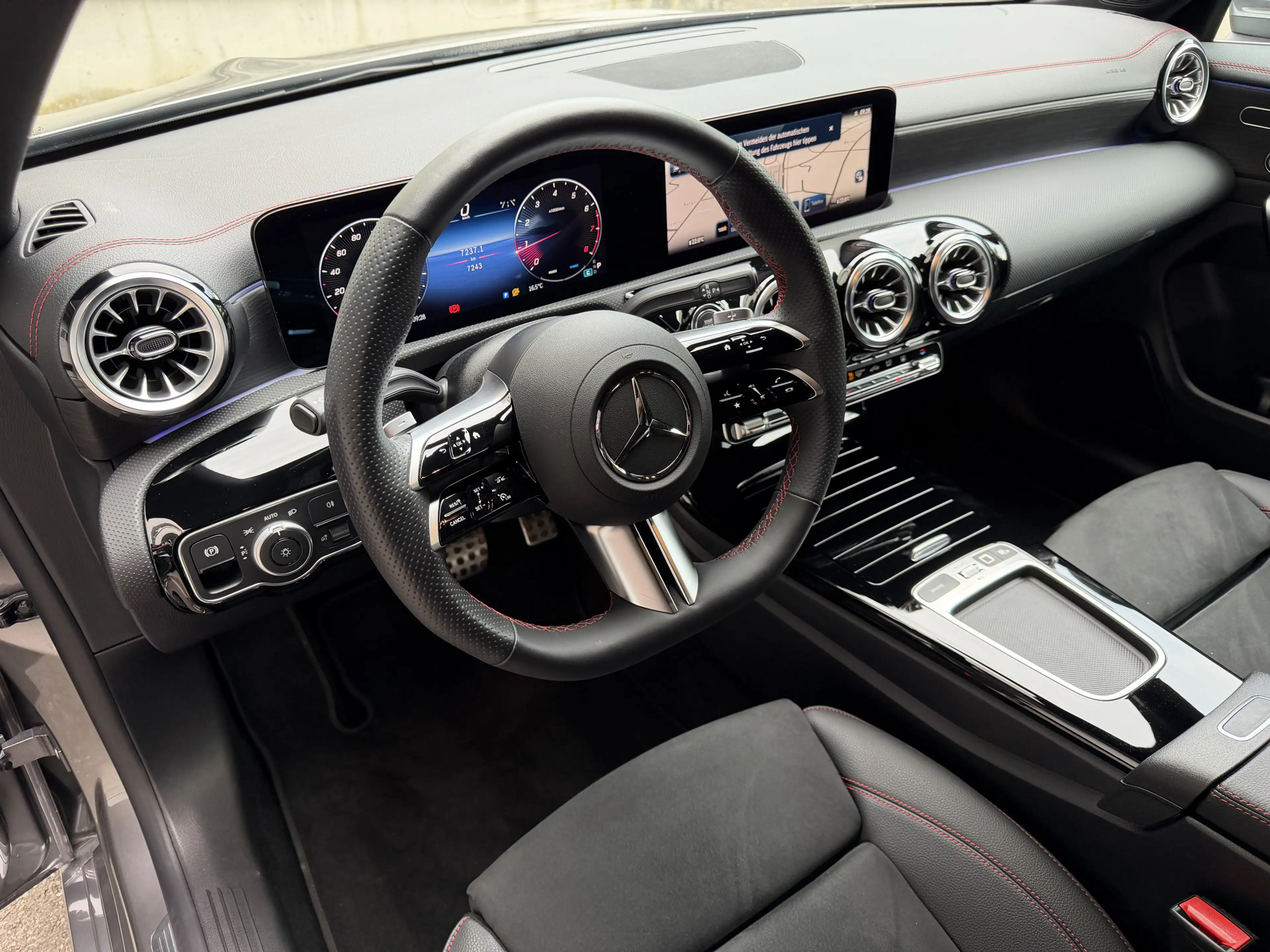 Mercedes-Benz CLA 200 AMG LED MBUX Standheizung Kamera Keyless — photo 12