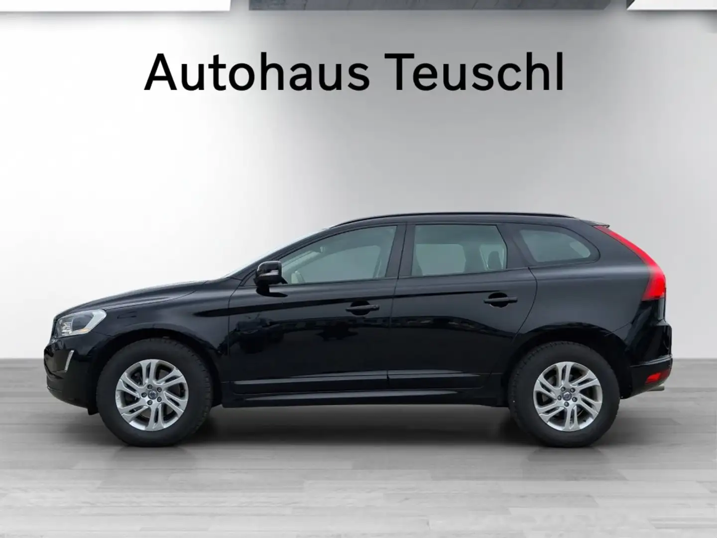 Volvo XC60 D3 A Kinetic Schwarz - 2