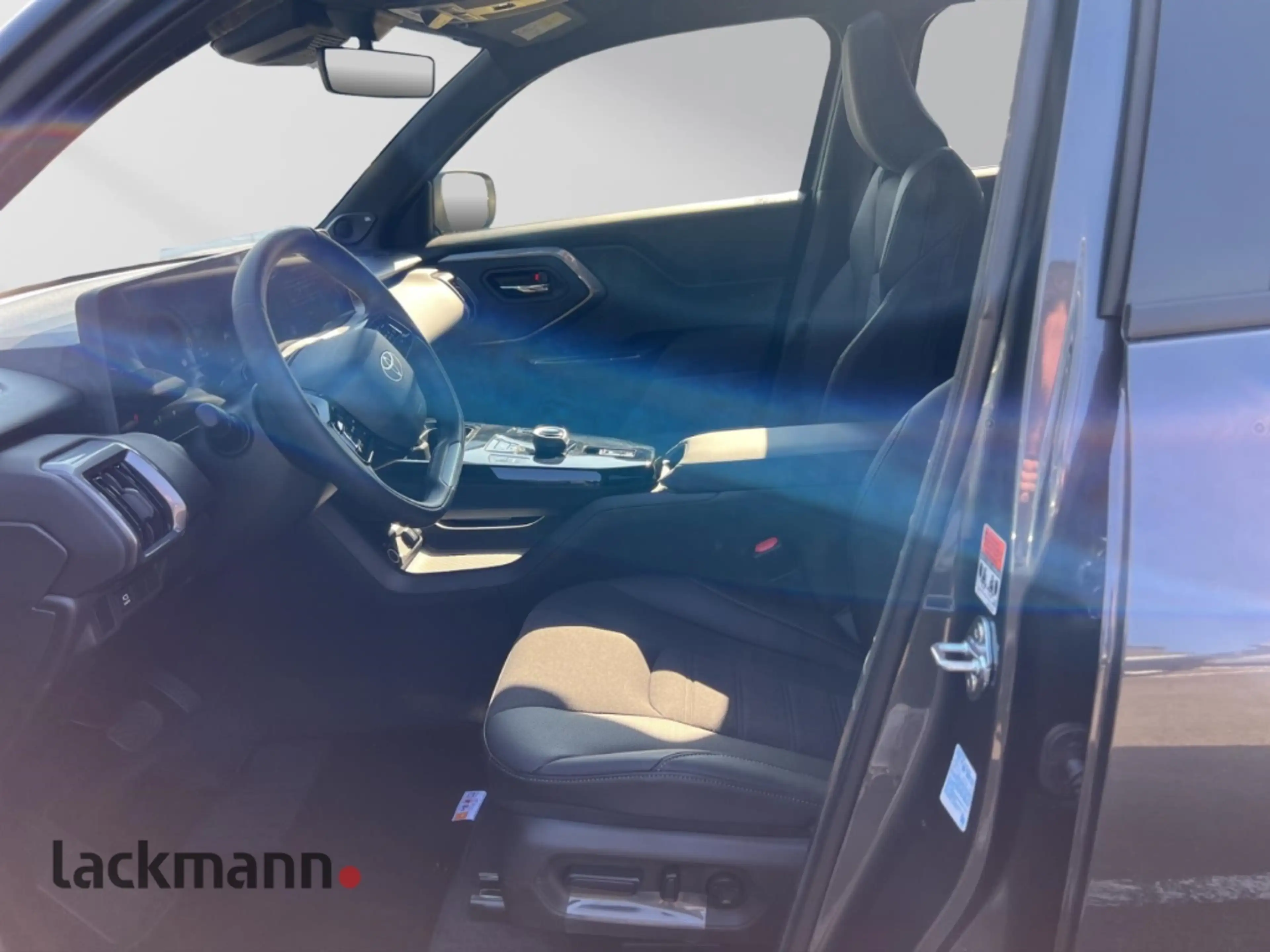 Toyota Urban Cruiser 128 kW FWD Lounge Elektromotor 61 kWh, 5-Türer, Lo — photo 8