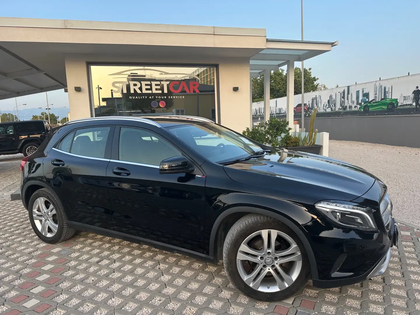 Mercedes-Benz GLA 220 GLA 220 d Automatic Enduro Activity Schwarz - 2