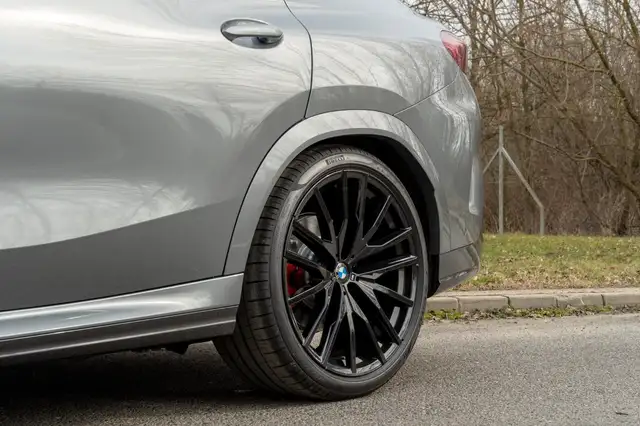 BMW X6 view 10