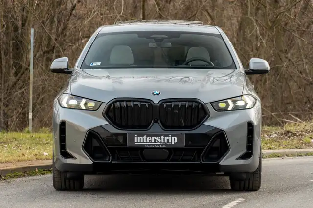 BMW X6 view 2