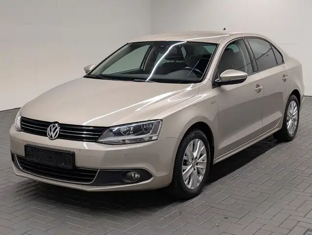 Volkswagen Jetta Navi/SHZ/PDC/Tempomat/16-LM