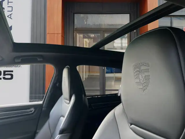 Porsche Cayenne view 6