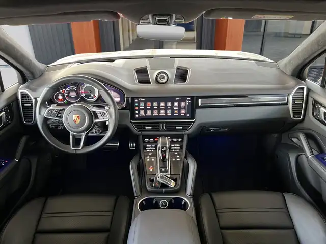 Porsche Cayenne view 7