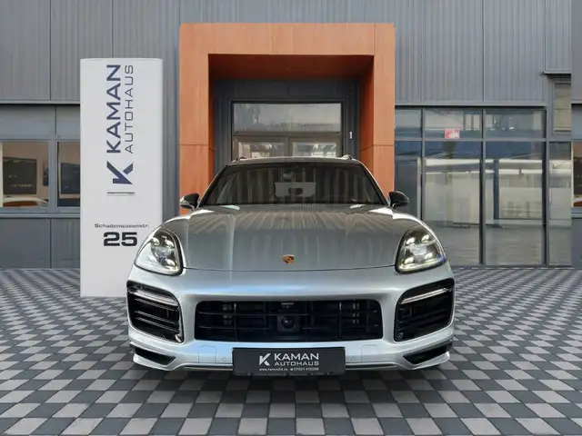 Porsche Cayenne view 2