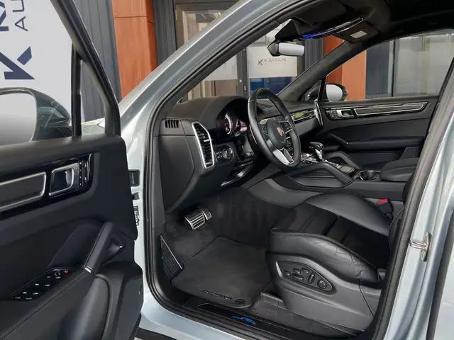 Porsche Cayenne view 4