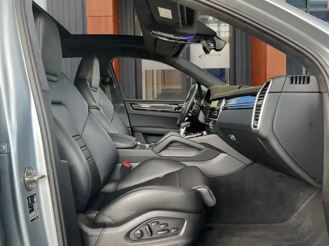 Porsche Cayenne view 5