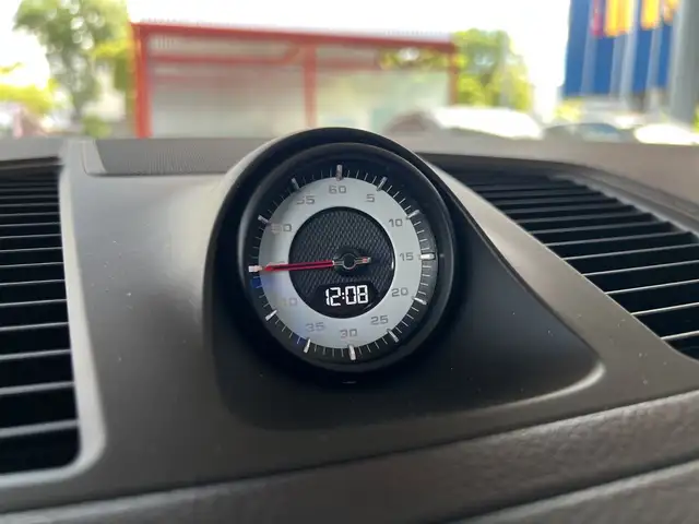 Porsche Cayenne view 14