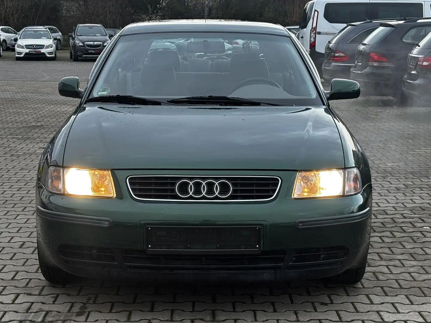 Audi A3 1.8 Attraction AUTOMATIK+TÜV NEU+KLIMA+8FACH.BE Grün - 2