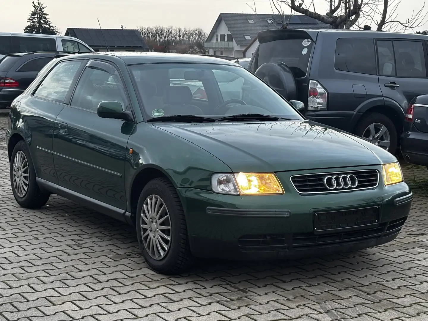 Audi A3 1.8 Attraction AUTOMATIK+TÜV NEU+KLIMA+8FACH.BE Grün - 1