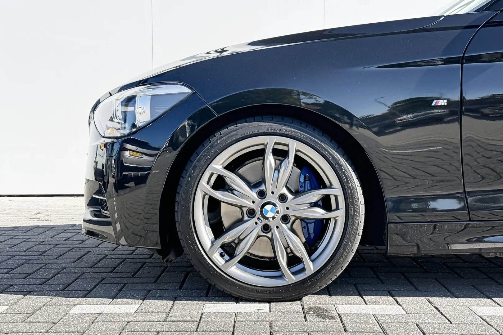 BMW 135 1 Serie M135i xDrive | Panoramdak | Stoelverwarmin Zwart - 2
