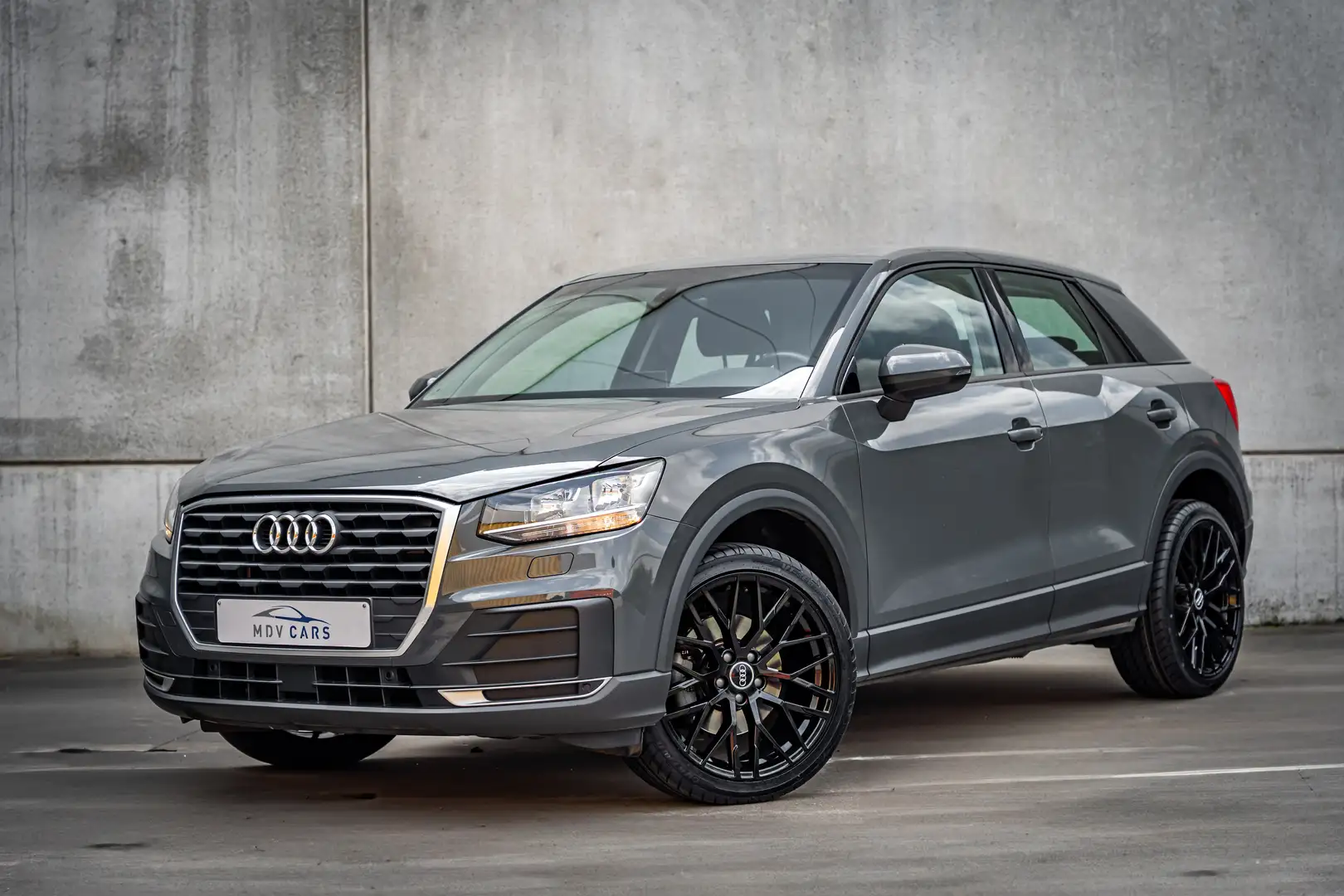 Audi Q2 s-linelook Grau - 1