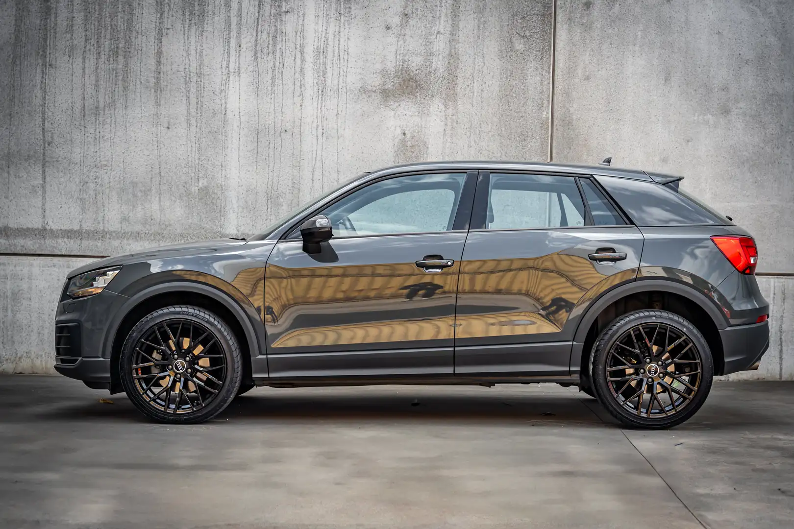 Audi Q2 s-linelook Grau - 2