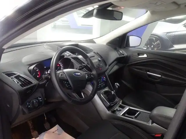 Ford Kuga view 3