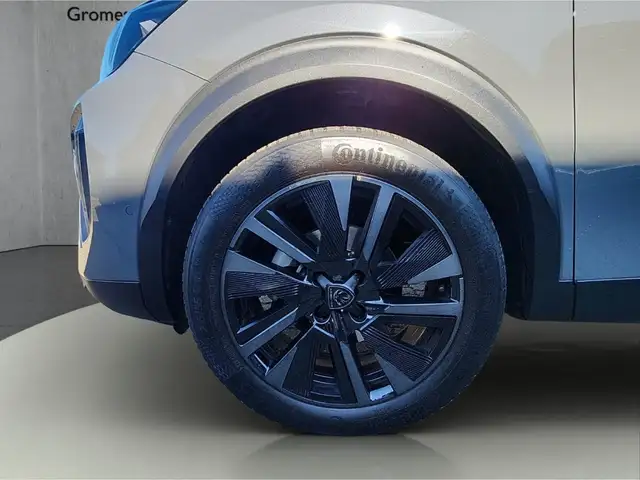 Peugeot 2008 view 11