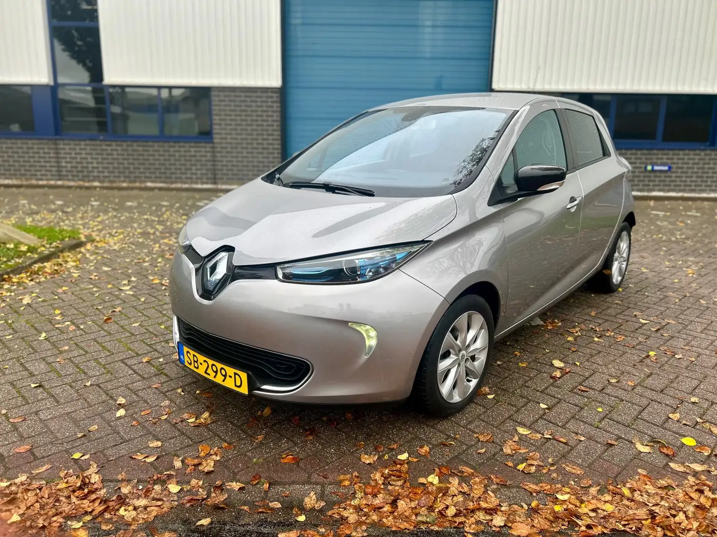 Renault ZOE Q210 Zen Quickcharge 22 kWh (INCLUSIEF ACCU) Grijs - 1