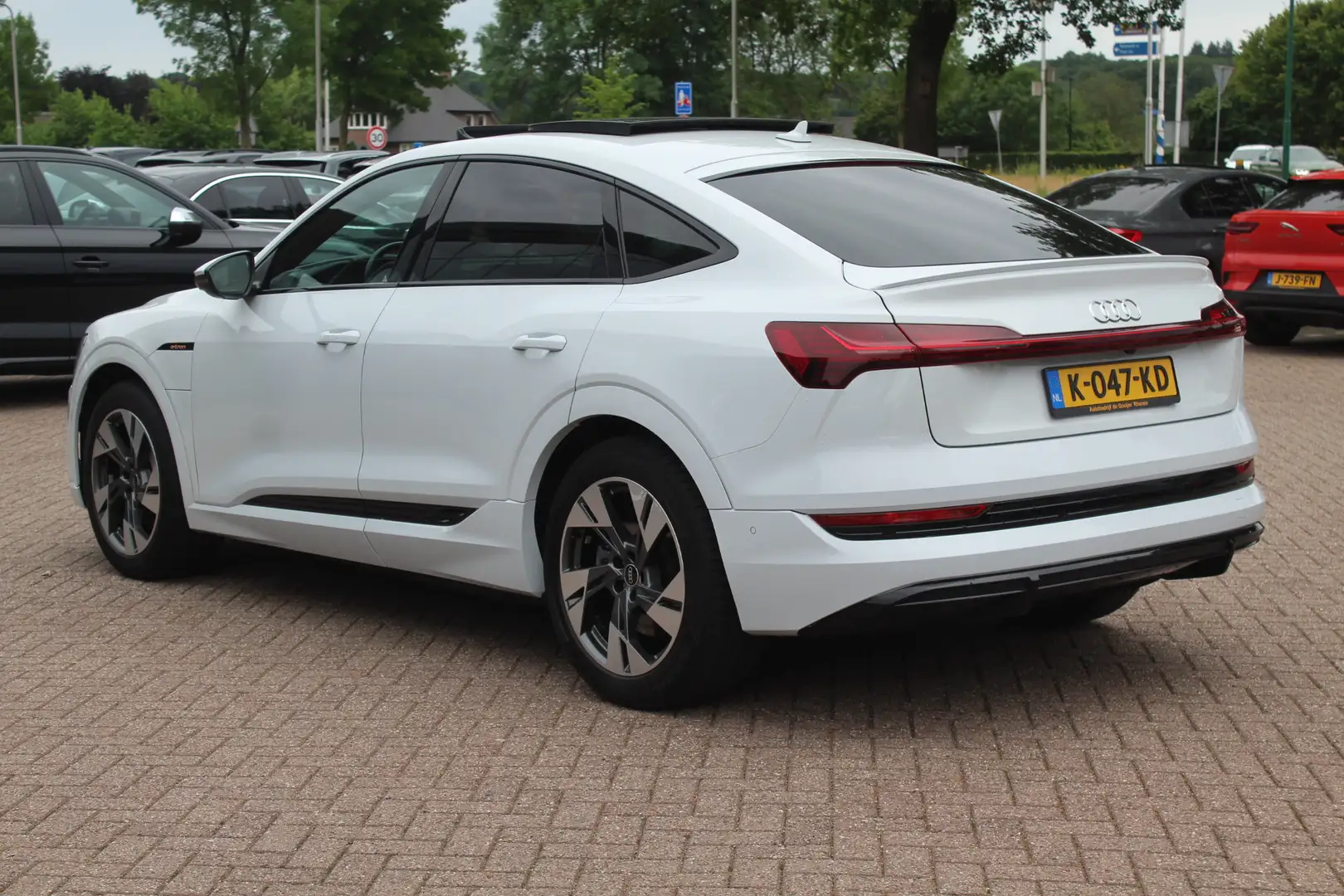 Audi e-tron Sportback 50 quattro S edition 71 kWh / Panoramada Белый - 2