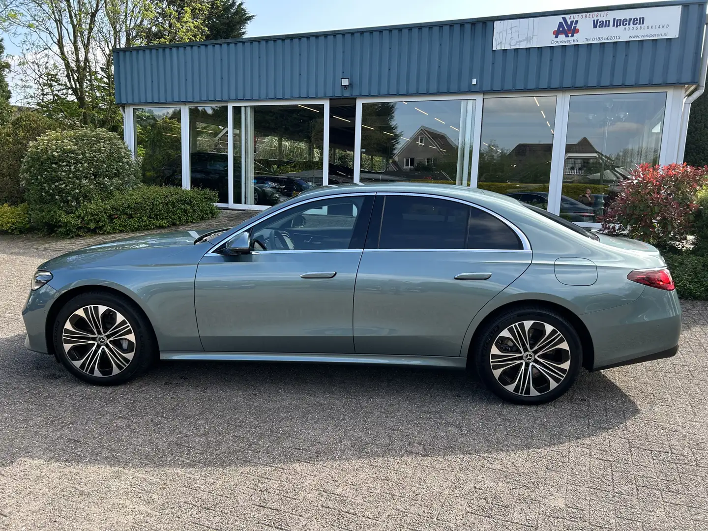 Mercedes-Benz E 300 e Groen - 2