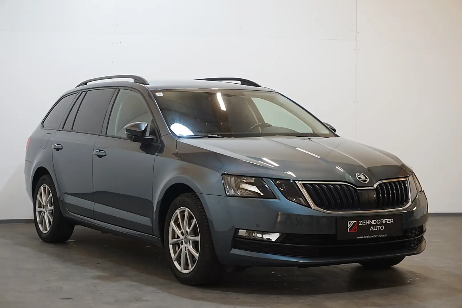 Skoda Octavia Combi 1,6 TDI NAVI / Pickerl, Bremse & Service neu Grau - 2