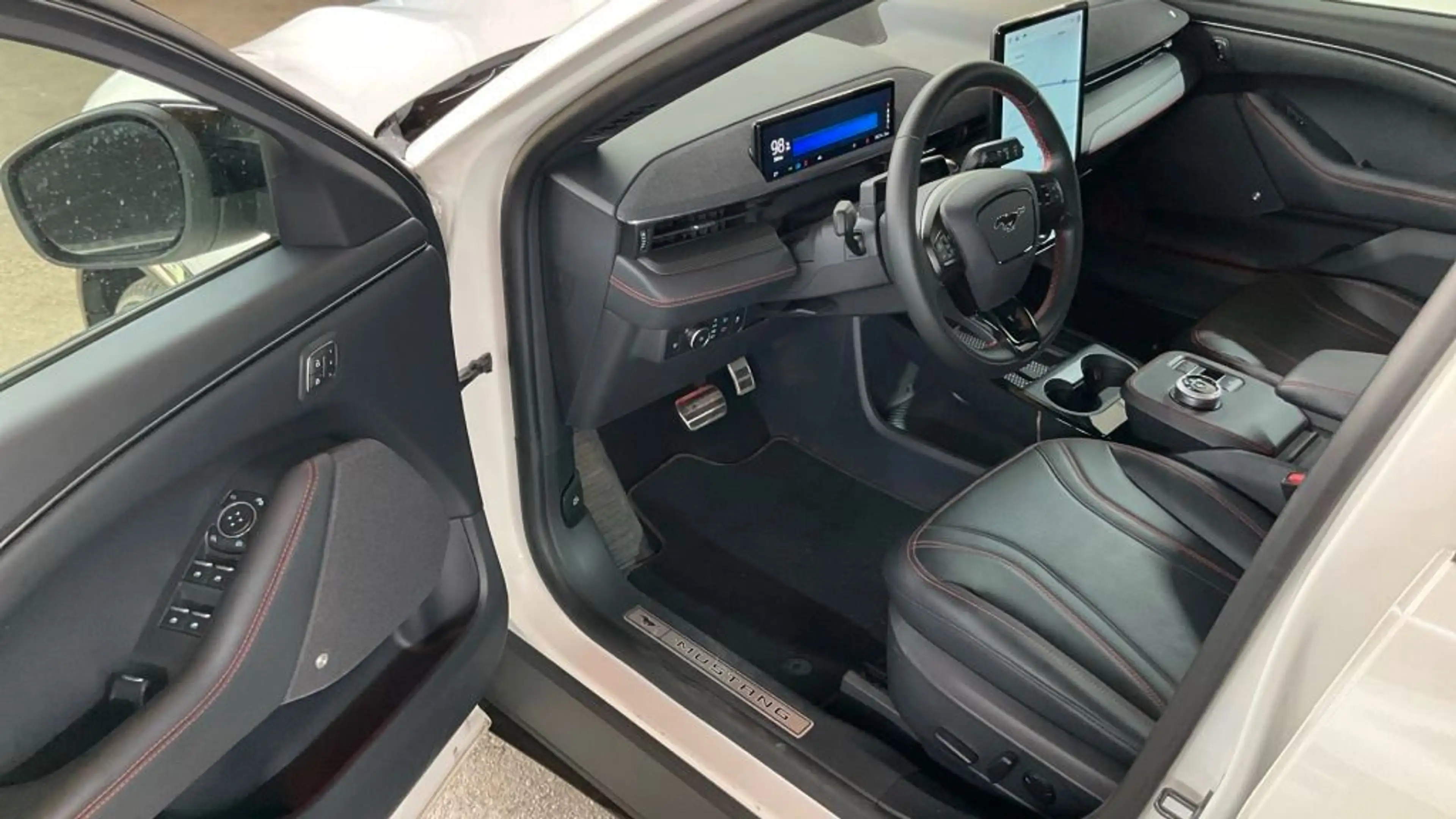 Ford Mustang Mach-E Premium 76 kWh 269 AWD — photo 2