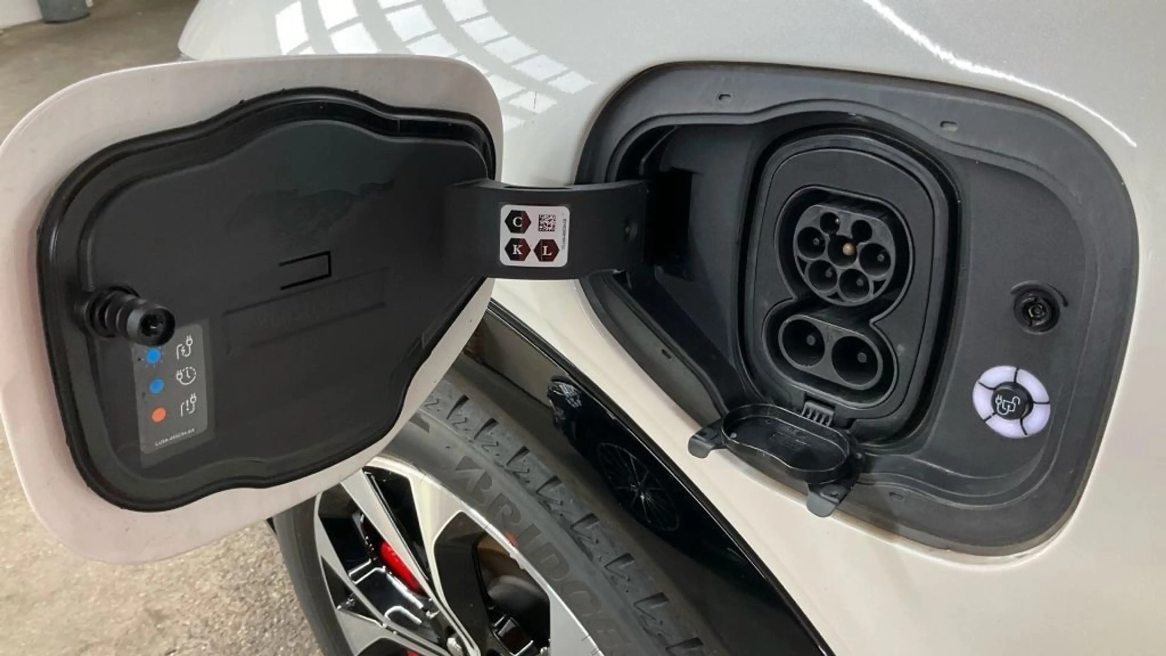 Ford Mustang Mach-E Premium 76 kWh 269 AWD — photo 8