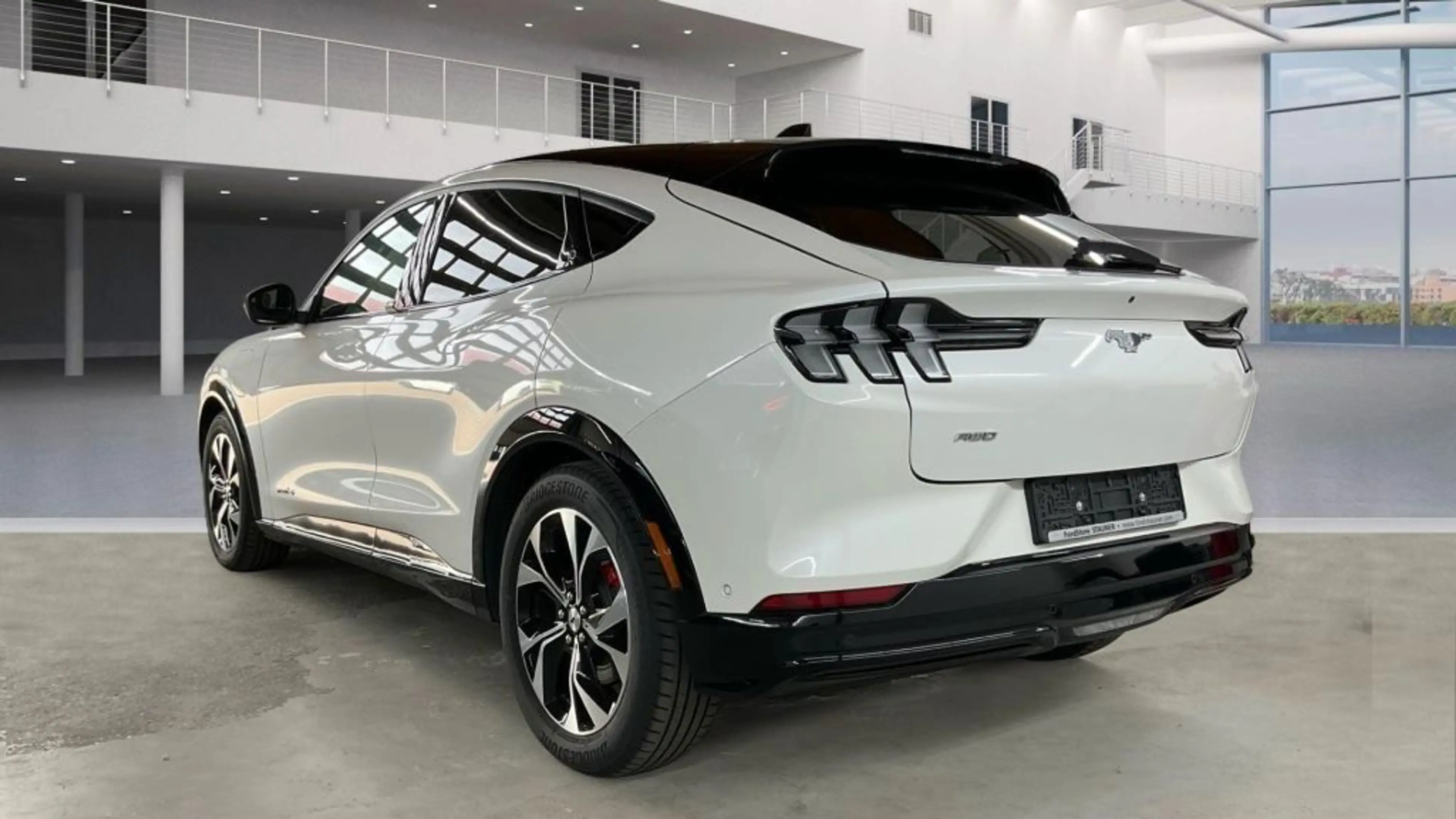 Ford Mustang Mach-E Premium 76 kWh 269 AWD — photo 9