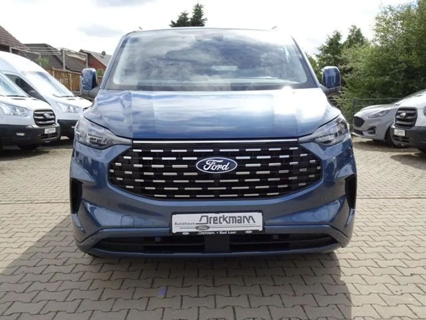 Ford Tourneo Custom 2.0 EcoBlue 110kW 320 L1 Titanium Blau - 2