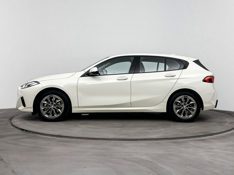 BMW 120 1 Serie Automaat / Achteruitrijcamera / PDC / Driv — photo 2