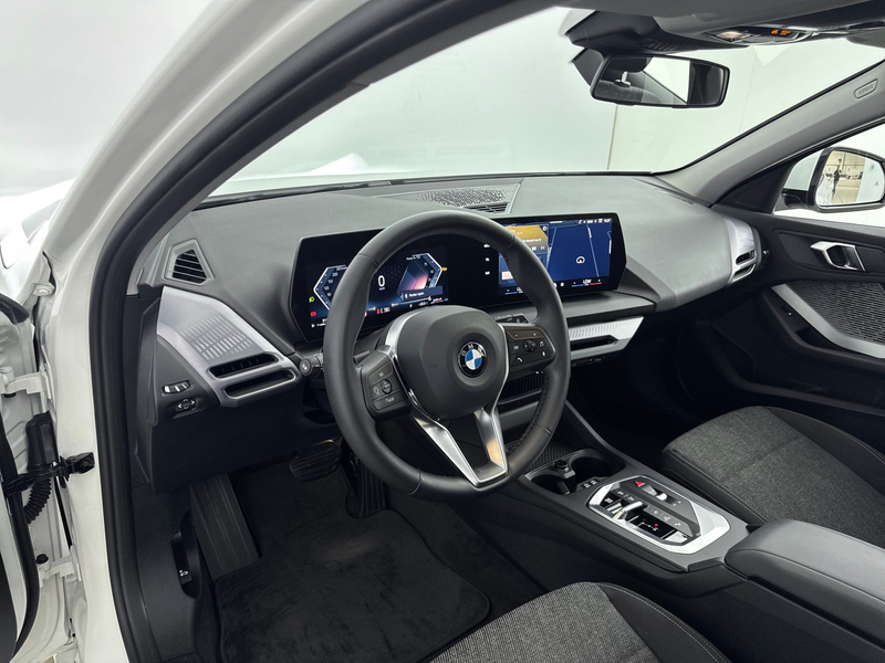 BMW 120 1 Serie Automaat / Achteruitrijcamera / PDC / Driv — photo 8
