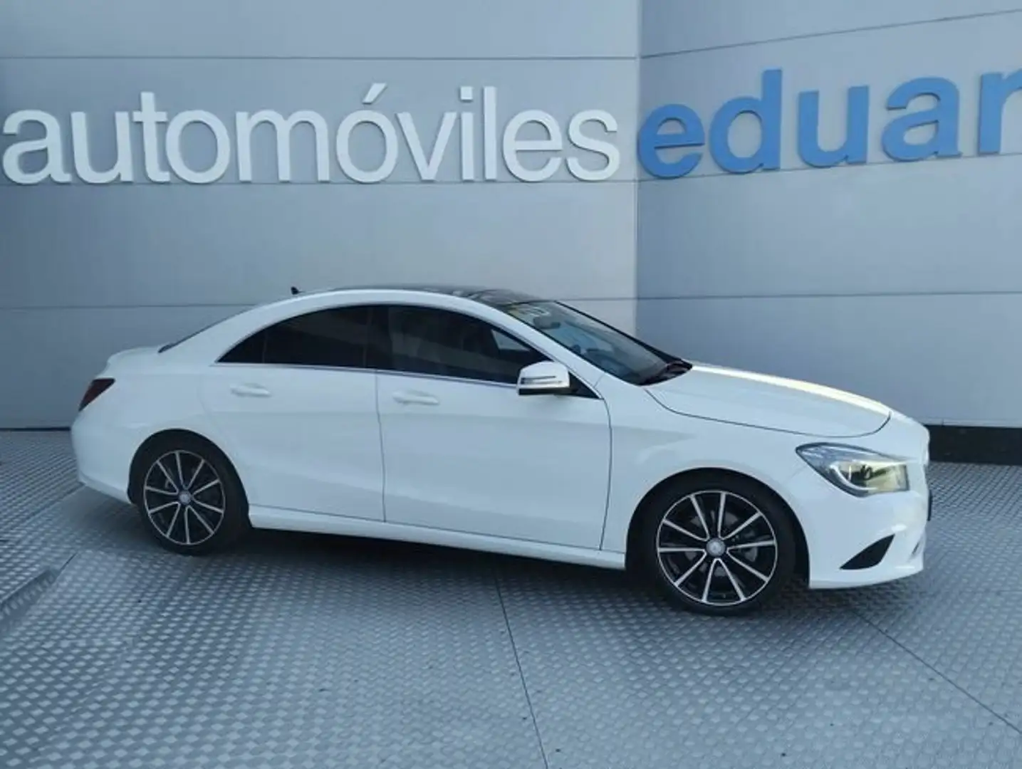 Mercedes-Benz CLA 200 200CDI Urban Blanc - 1