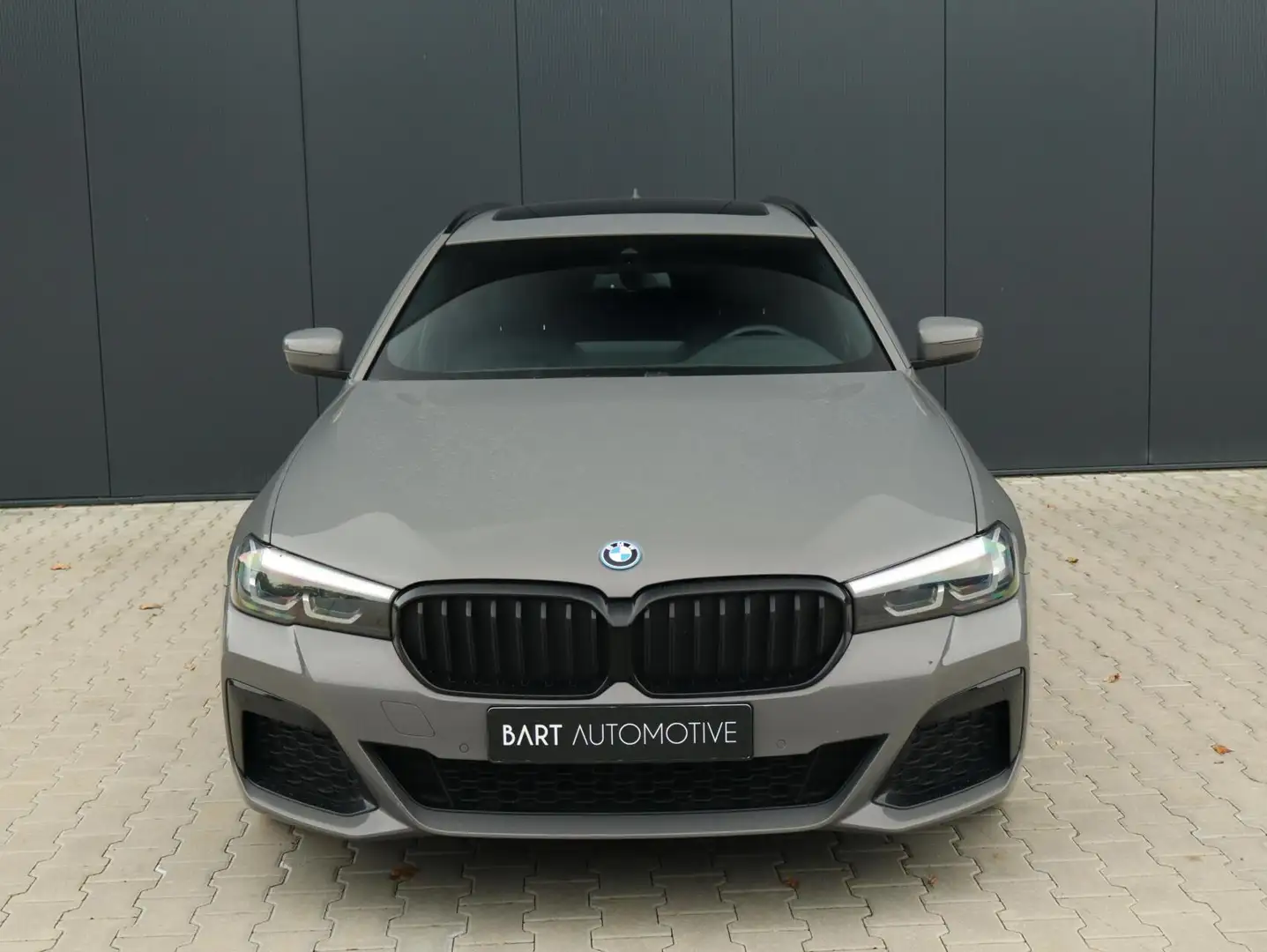 BMW 530 5-serie Touring 530e xDrive M Sport|Camera|Pano|Ha Grijs - 2