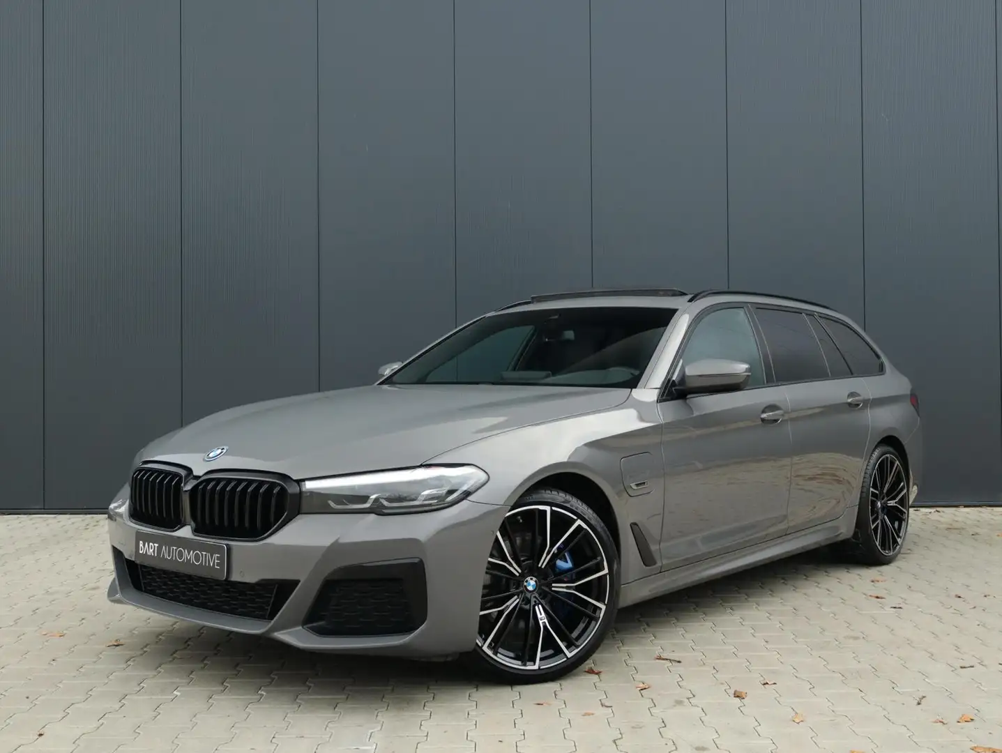 BMW 530 5-serie Touring 530e xDrive M Sport|Camera|Pano|Ha Gris - 1