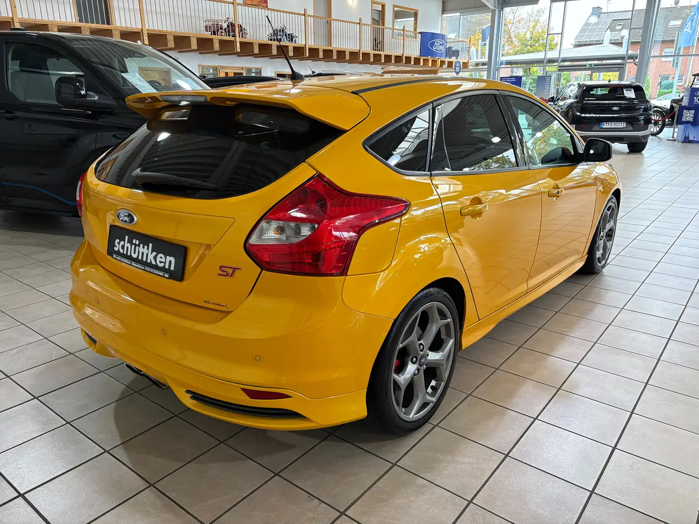 Ford Focus 2.0 EcoBoost ST, Leder-Sport, Navi, 18", RECARO Gelb - 2