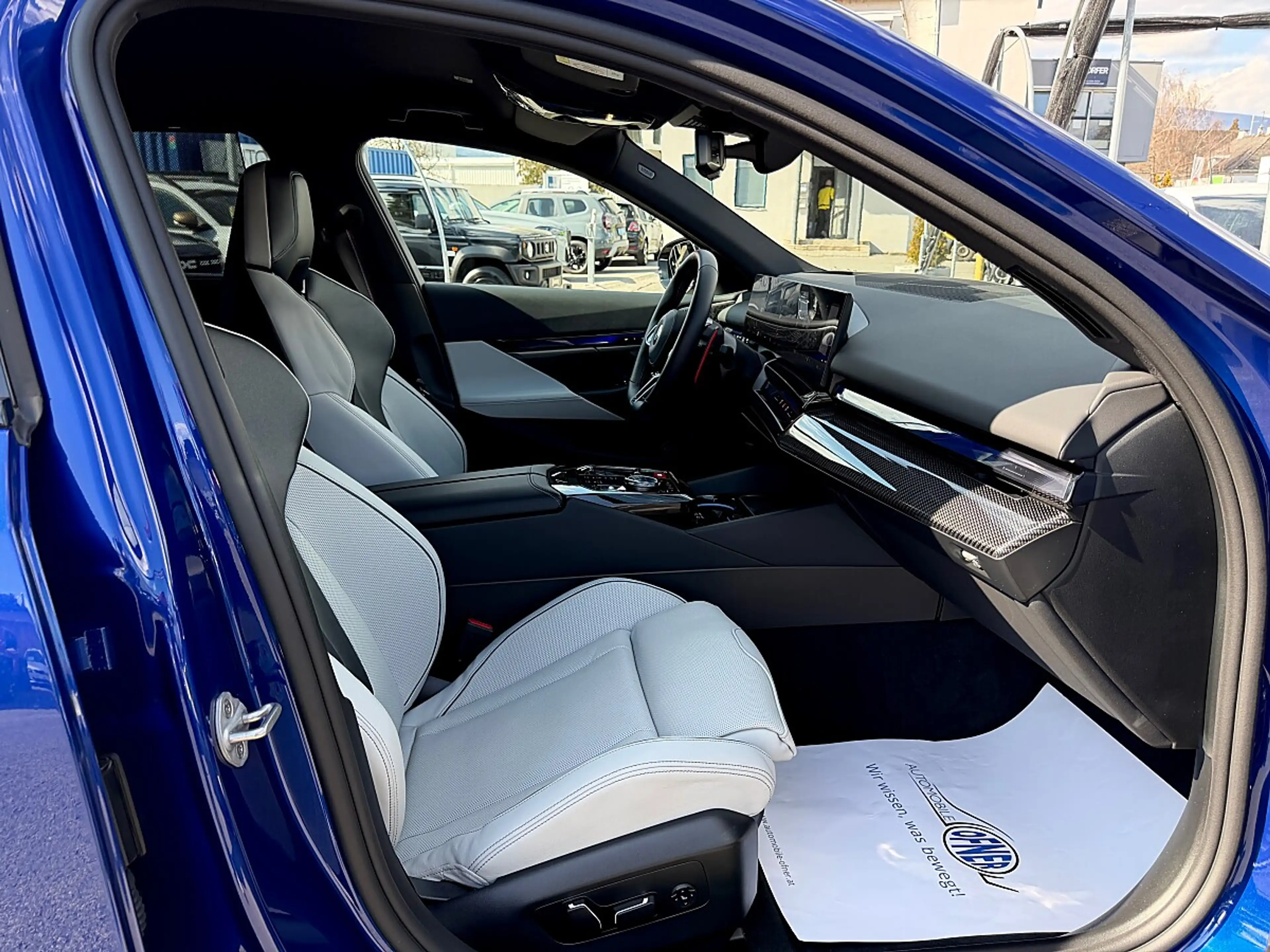 BMW M5 Touring AHK Comfort-Paket *Marina Bay Blue*Lede... — photo 9