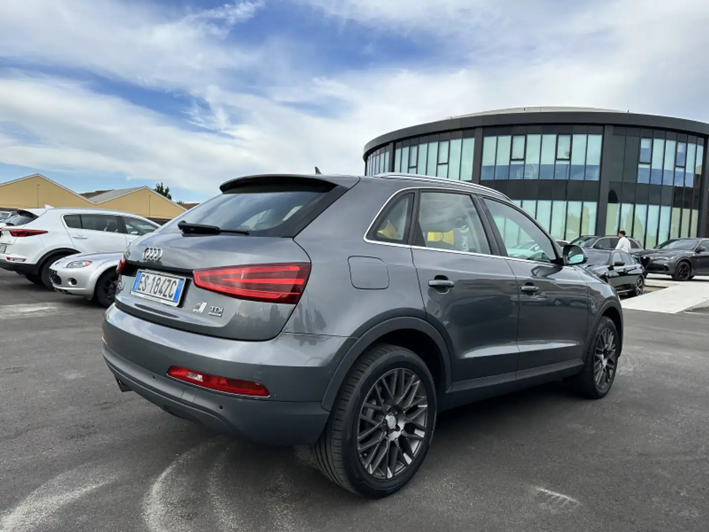 Audi Q3 2.0 TDI quattro S tronic Advanced Gris - 2