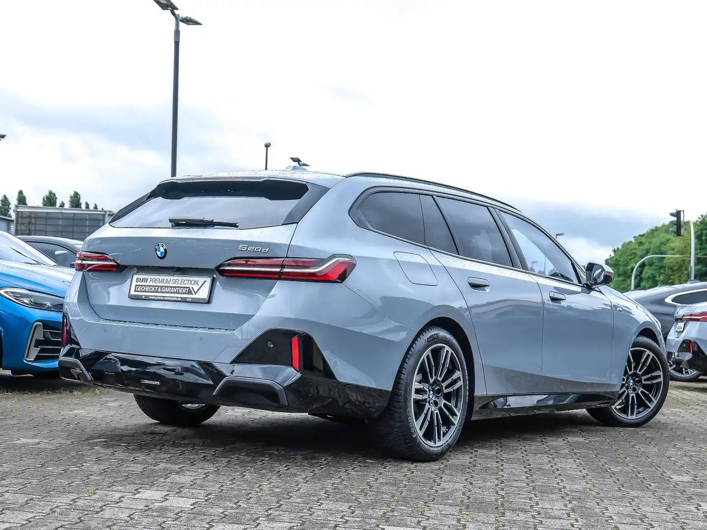 BMW 520 d Touring M Sport AHK Standheiz. DA Prof. H/K PA P Grau - 2
