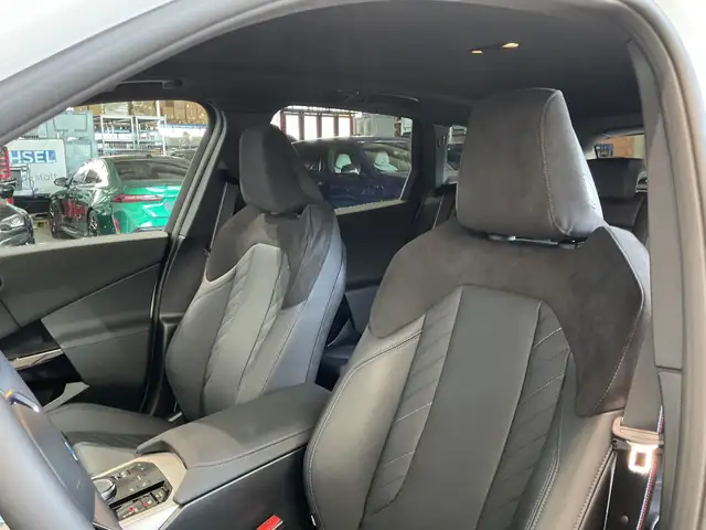 BMW X3 view 8