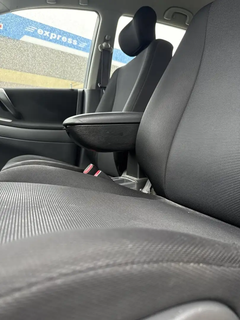 Suzuki Liana 1.6 Exclusive, climatronic, multimedia, trekhaak, Grau - 2