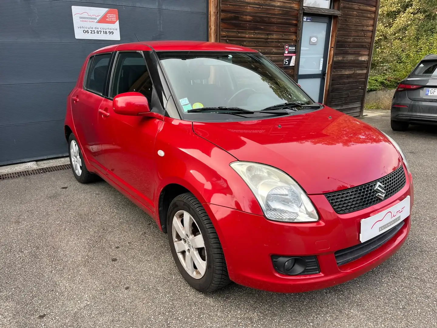 Suzuki Swift 1.3i 92cv ESSENCE 4X4 Rouge - 1