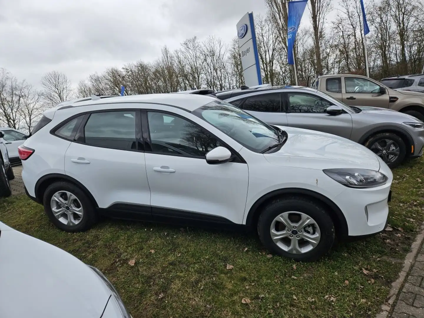 Ford Kuga 2.5 Duratec FHEV 4x4 COOL&CONNECT Weiß - 2
