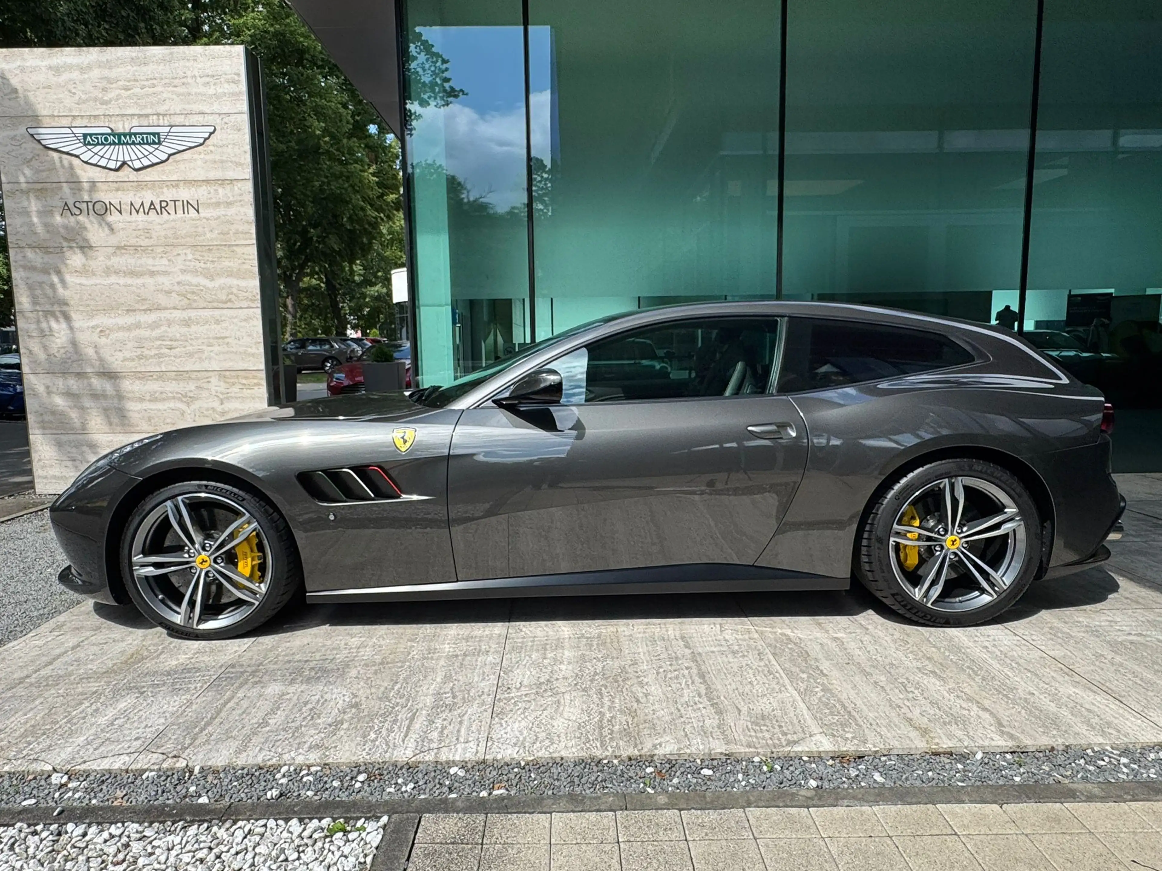 Ferrari GTC4 Lusso 2028 Ferrari Approved - UNIQUE CONFIGURATION — photo 3