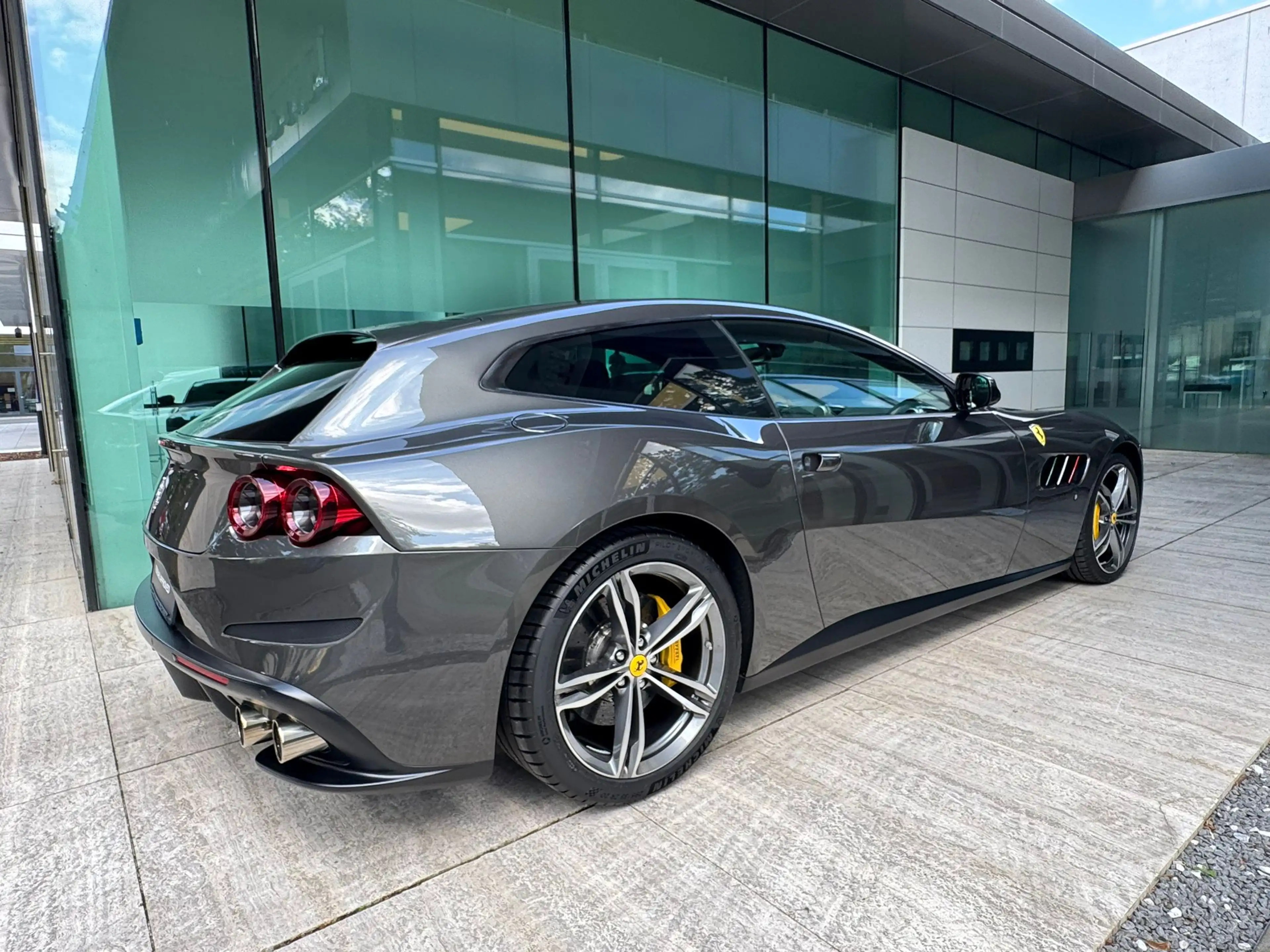 Ferrari GTC4 Lusso 2028 Ferrari Approved - UNIQUE CONFIGURATION — photo 11