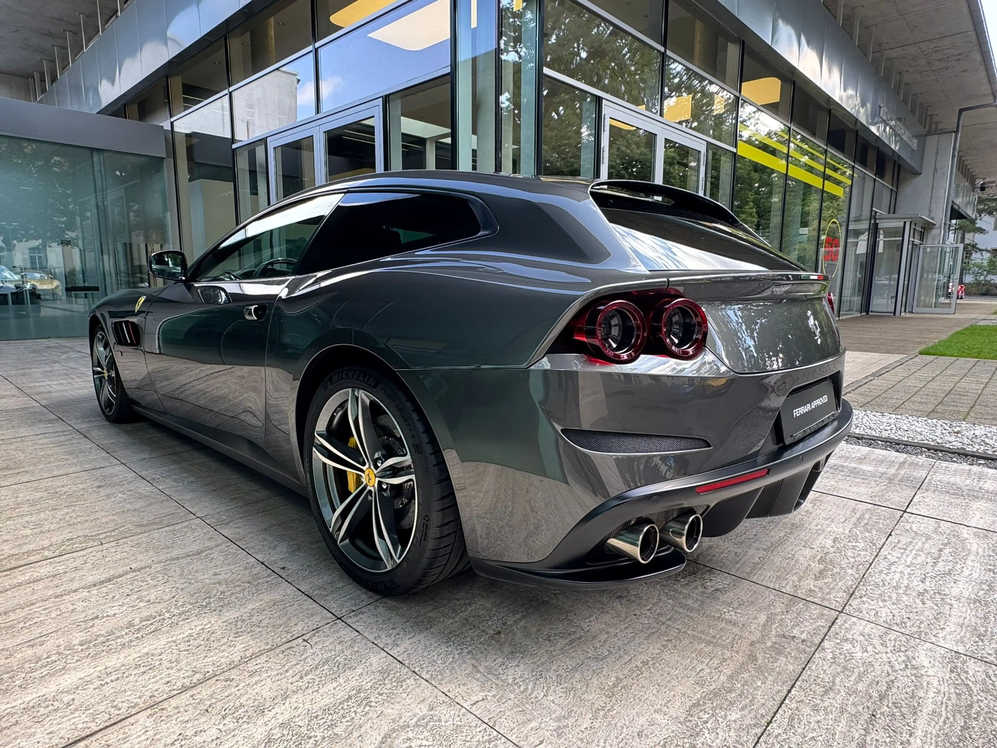 Ferrari GTC4 Lusso 2028 Ferrari Approved - UNIQUE CONFIGURATION — photo 10
