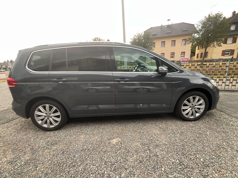 Volkswagen Touran Highline 7-Sitzer LED — photo 4