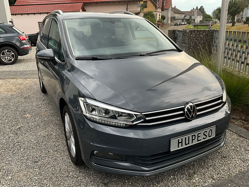 Volkswagen Touran Highline 7-Sitzer LED