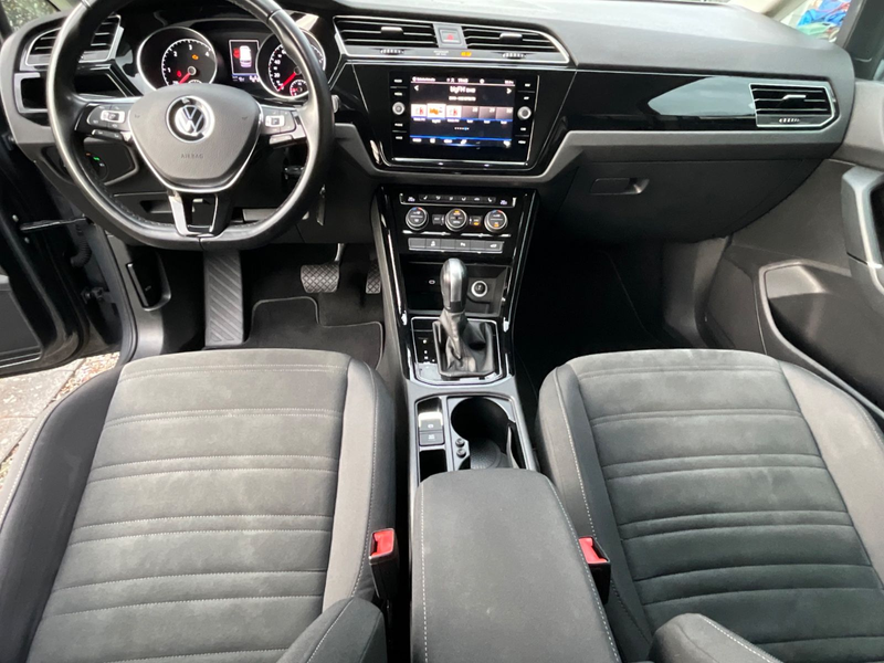 Volkswagen Touran Highline 7-Sitzer LED — photo 11