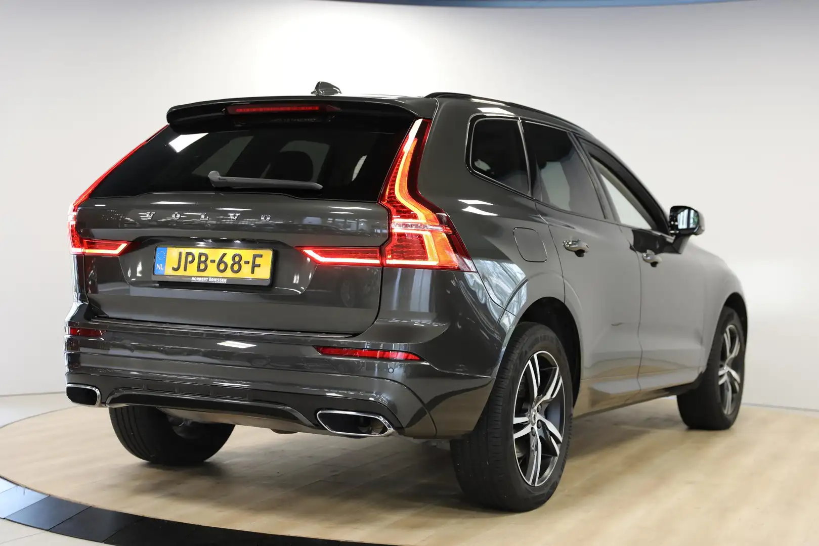 Volvo XC60 2.0 Recharge T6 AWD R-Design | Schuif- kanteldak | Grijs - 2