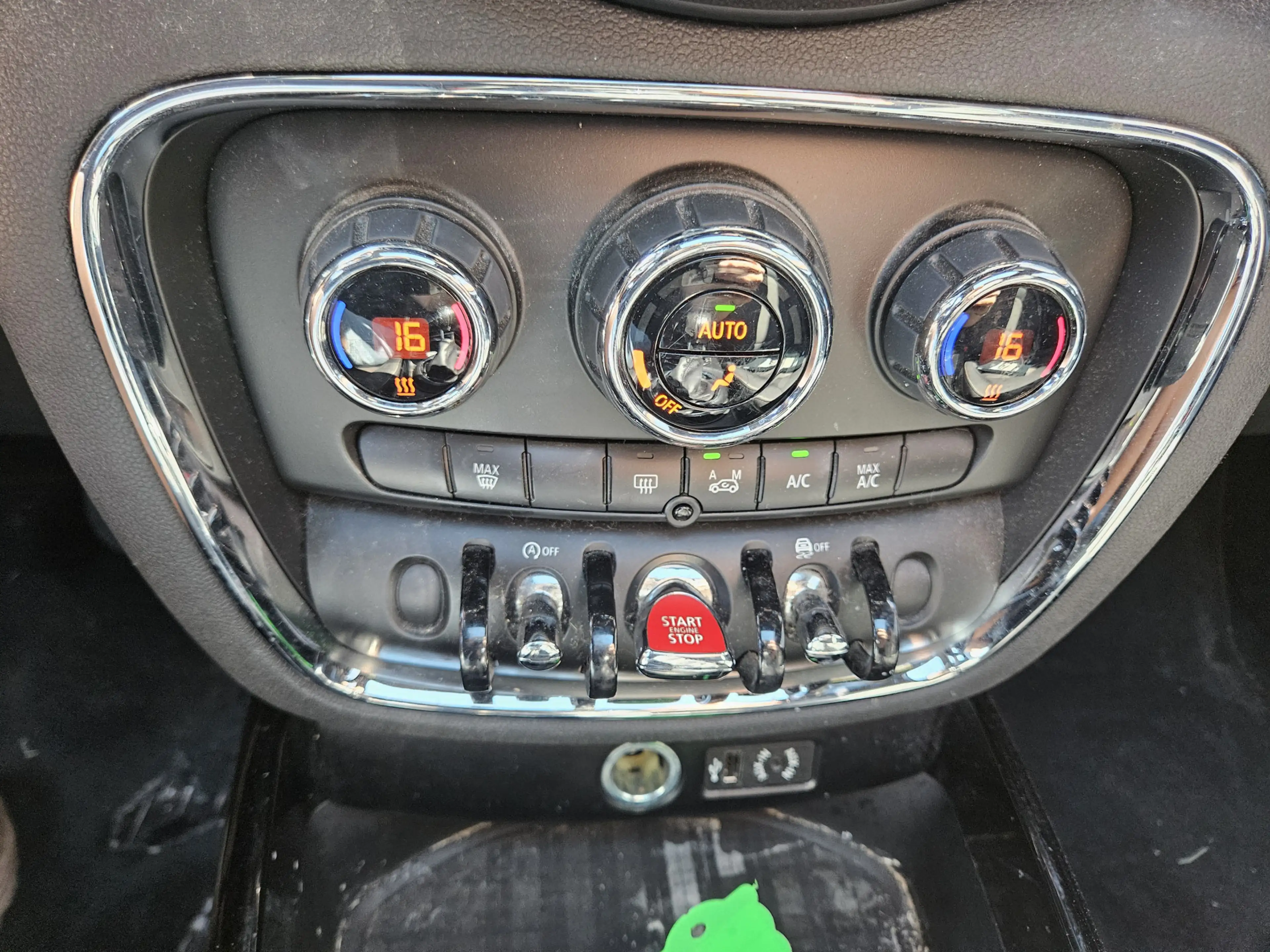 MINI One Clubman 1.5 Pepper Business — photo 12